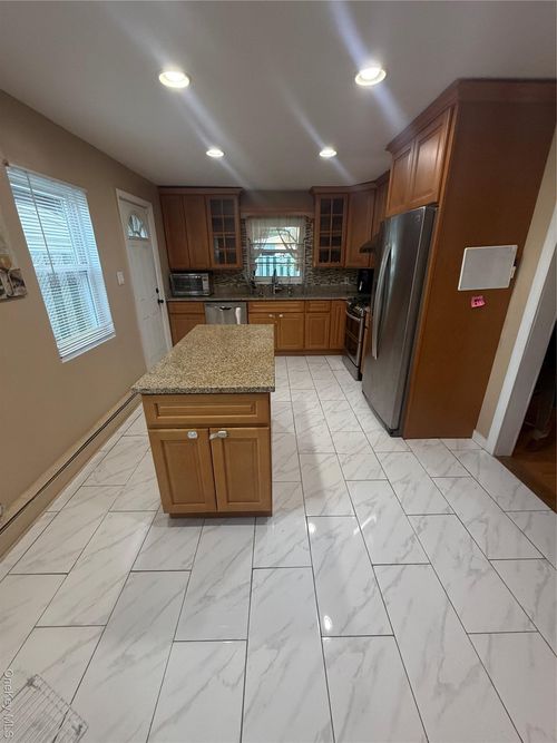 1915 Franklin Rd, Valley Stream, NY, 11580-2311 | Card Image