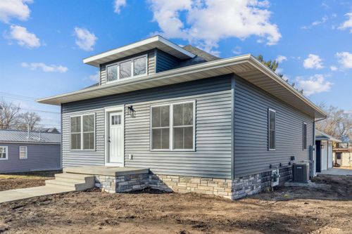 707 5th Ave Ne, Independence, IA, 50644-2020 | Card Image