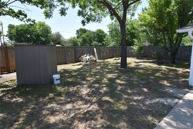 2913 E 51 St St, Home with 3 bedrooms, 1 bathrooms and null parking in Austin TX | Image 12