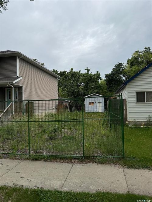 1218 Av G N, Saskatoon, SK, S7L2A4 | Card Image