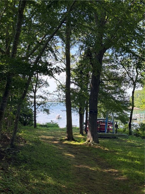 225 Warren Rd, Westerly, RI, 02891-4076 | Card Image