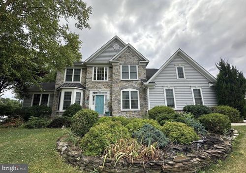 878 Joy Dr, GREENCASTLE, PA, 17225-9049 | Card Image