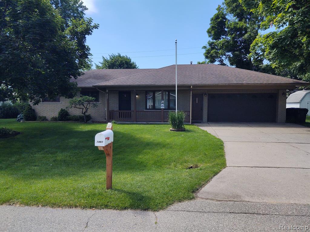 Flickinger Dr, Shelby Township, MI 48317