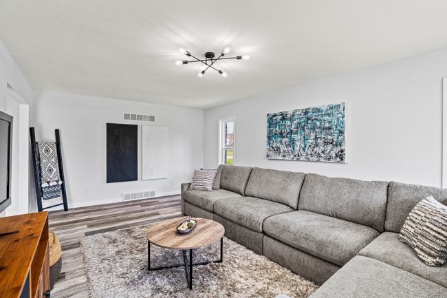 Family Room | Image 16