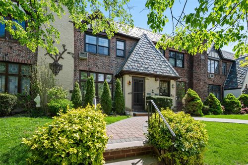 82 62nd Ave, Middle Village, NY, 11379-1450 | Card Image