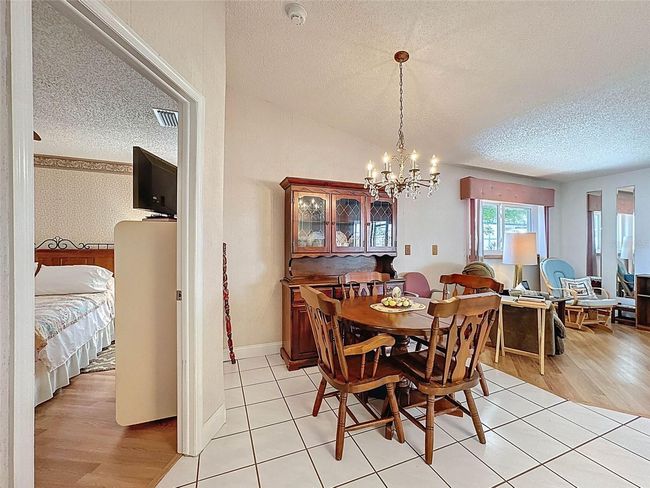 dining area | Image 20