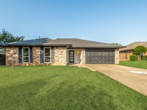 2025 Normandy Dr, Hurst, TX, 76054-3020 | Card Image