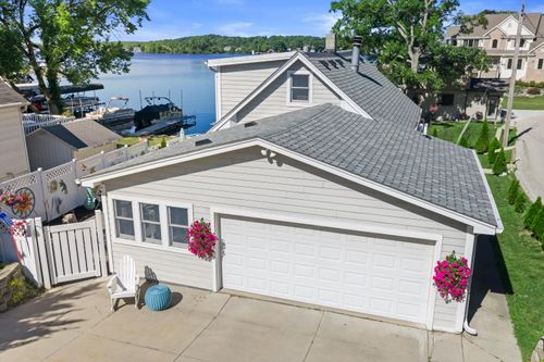 S68W18031 Island Dr, Muskego, WI, 53150-9606 | Card Image