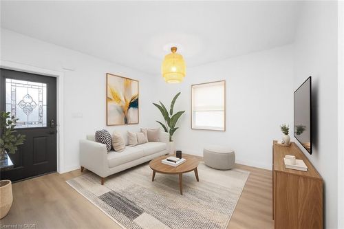 96 London St N, Hamilton, ON, L8H4B5 | Card Image