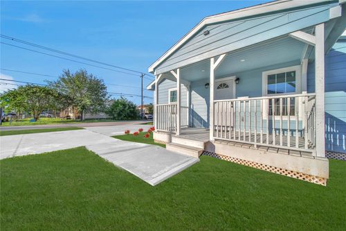 2221 Grover Ave, Galveston, TX, 77551-1428 | Card Image
