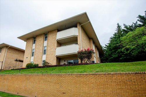 2b-5260 Crossbow Cir, Roanoke, VA, 24018-9209 | Card Image