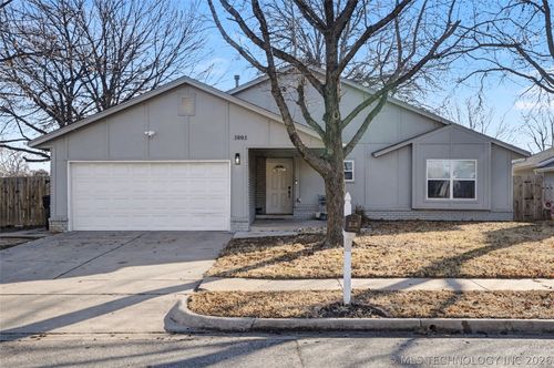 3803 S Walnut Pl, Broken Arrow, OK, 74011-1653 | Card Image