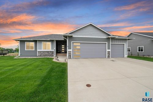 935 N Spencer Ln, Tea, SD, 57064-2277 | Card Image