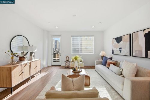 967 24th St, Oakland, CA, 94607-1593 | Card Image