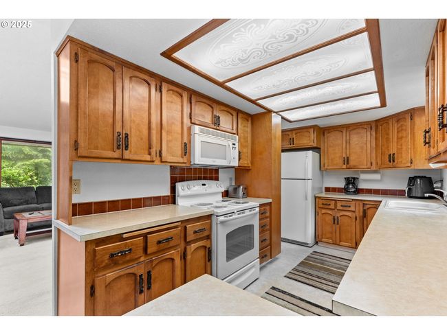 Kitchen | Image 12