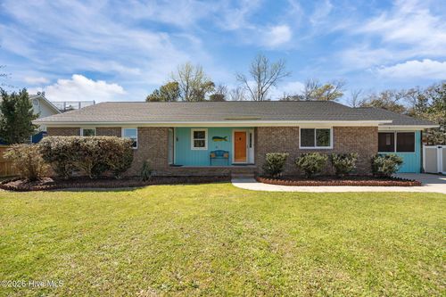 513 Hamlet Ave, Carolina Beach, NC, 28428-5016 | Card Image