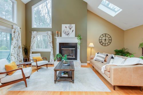 37 Standish Way, Amherst, NH, 03031-2812 | Card Image