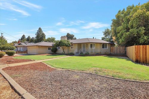 988 Carolina Ave, Yuba City, CA, 95991-6106 | Card Image