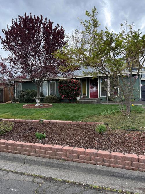 1990 Lawnridge Street, Medford, OR, 97504 | Card Image