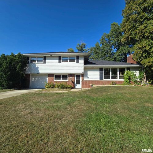 2823 W Greenbrier Ln, Peoria, IL, 61614-3241 | Card Image