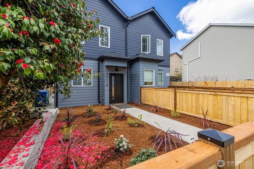 7711 B 11th Ave Sw, Seattle, WA, 98106 | Card Image