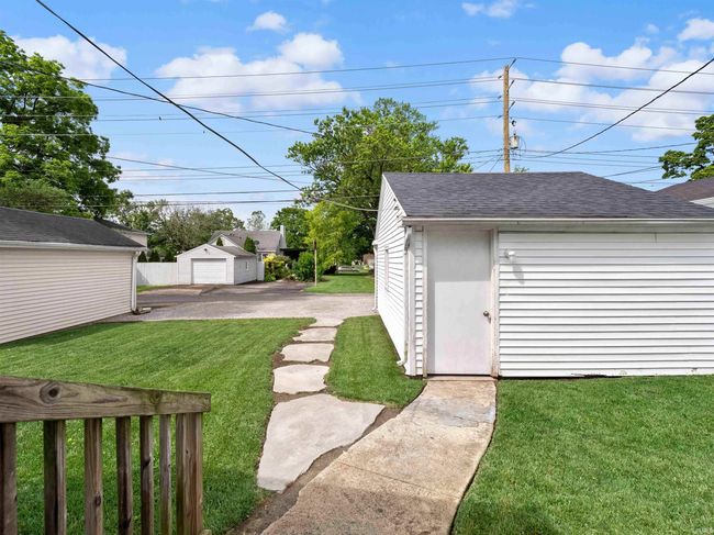 1324 Poplar St, House other with 3 bedrooms, 2 bathrooms and null parking in Huntington IN | Image 22