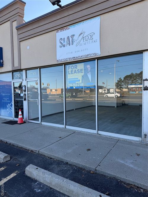 6749 Middlebelt Rd, Garden City, MI, 48135-2147 | Card Image