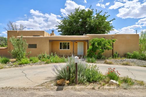 712 Green Valley Rd, Los Ranchos, NM, 87107-6234 | Card Image