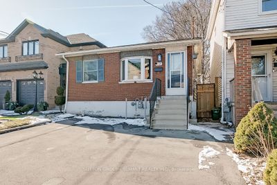 212 Macaulay St E, House other with 2 bedrooms, 2 bathrooms and 2 parking in Hamilton ON | Image 1