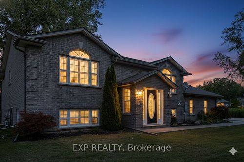 93 Park St, Ridgeway, ON, L0S1N0 | Card Image