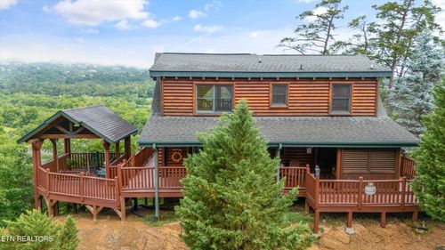 2405 Autumn Valley Way, Pigeon Forge, TN, 37862 | Card Image