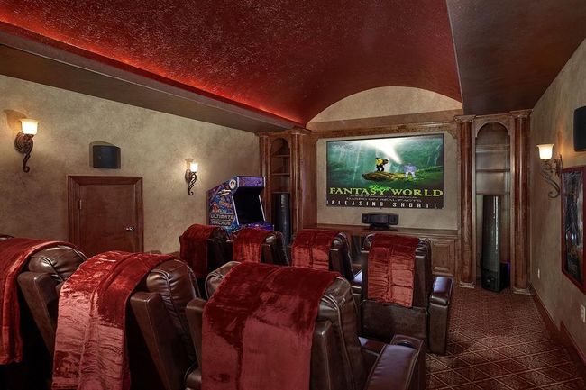 Enjoy family movie night in the majestic medía room | Image 28