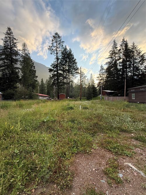 526 Glacier Ave, Hungry Horse, MT, 59919 | Card Image