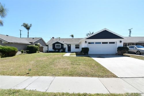 5082 Bluejay Cir, Huntington Beach, CA, 92649-1401 | Card Image