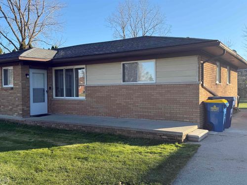 27550 Schiller St, Chesterfield, MI, 48047-4933 | Card Image