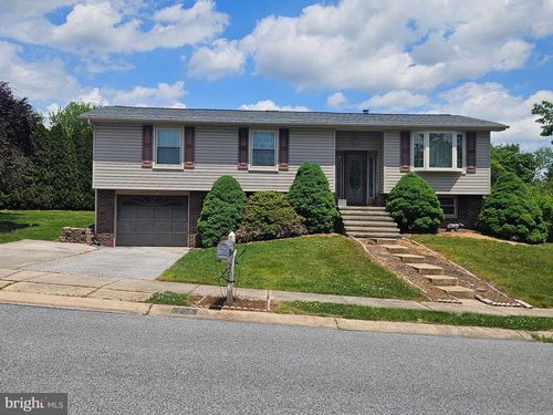 208 Willow Dr, DOVER, PA, 17315-1330 | Card Image