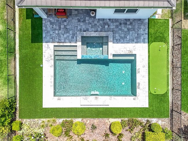 Putting Green and Mature Landscape | Image 39