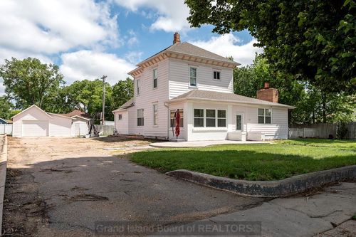 110 E 11th St, Wood River, NE, 68883-2120 | Card Image