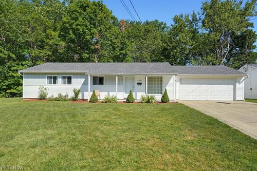 6326 Strathallan Dr, Bedford Heights, OH, 44146-4063 | Card Image