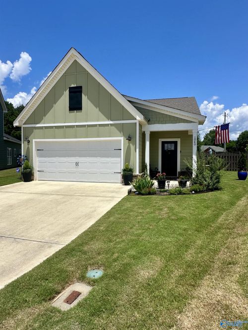 1040 Highgrove Hts Nw, Harvest, AL, 35749-5504 | Card Image
