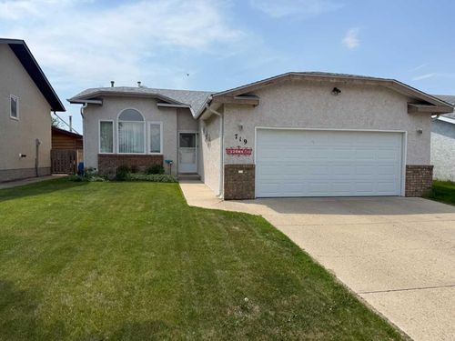 719 Parkland Dr E, Brooks, AB, T1R0M3 | Card Image