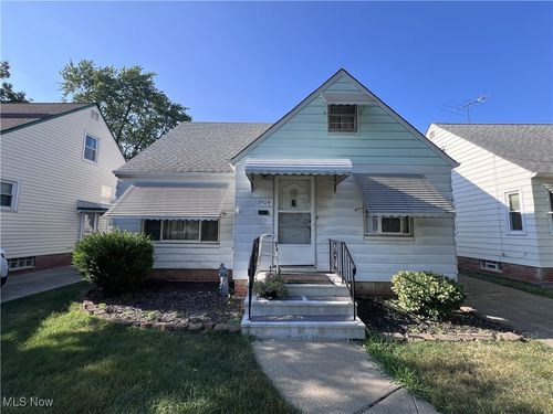 7424 Traymore Ave, Brooklyn, OH, 44144-3238 | Card Image