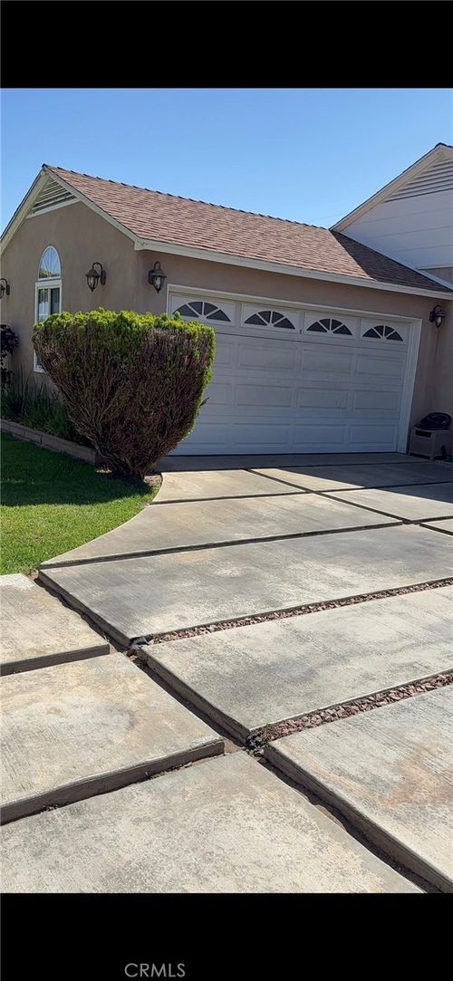 11703 Wilkie Ave, Hawthorne, CA, 90250-1810 | Card Image