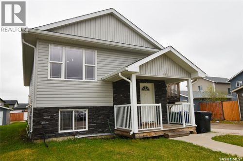 106 Geary Cres, Saskatoon, SK, S7R0B8 | Card Image