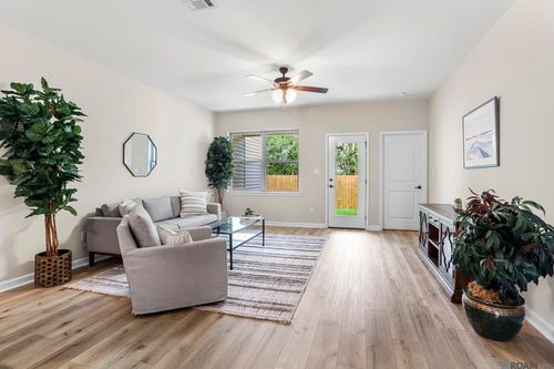 43-17445 Berkshire Dr, Prairieville, LA, 70769-5690 | Card Image