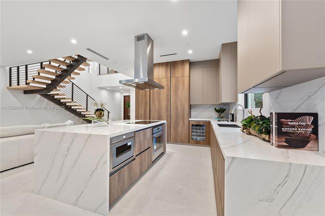 4951 University Dr, Townhouse with 3 bedrooms, 5 bathrooms and null parking in Coral Gables FL | Image 11