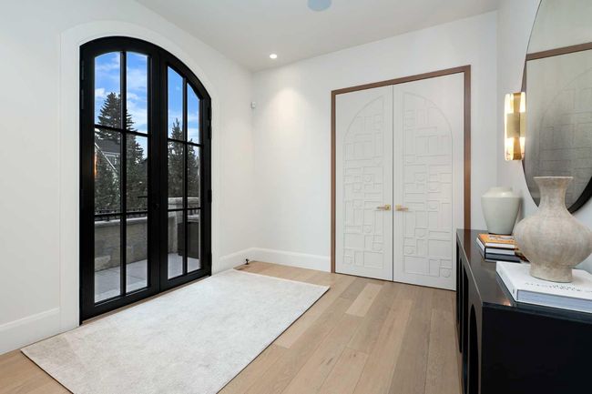 6918 Legare Dr Sw, House other with 4 bedrooms, 7 bathrooms and 3 parking in Calgary AB | Image 4