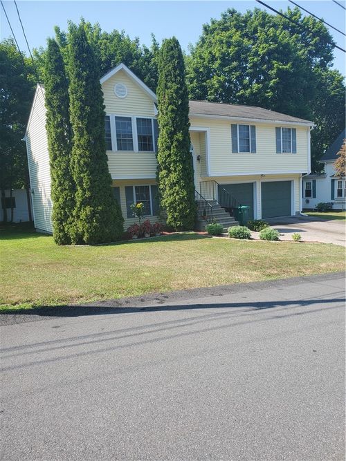 91 Oregon Ave, Woonsocket, RI, 02895-4925 | Card Image