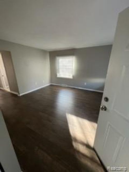 2224 Guthrie Ave, Royal Oak, MI, 48067-3527 | Card Image