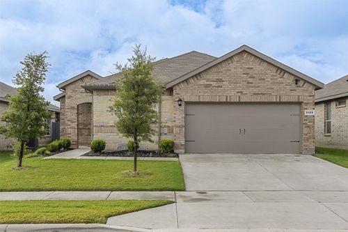 9125 Red Brush Trl, Fort Worth, TX, 76131-1883 | Card Image